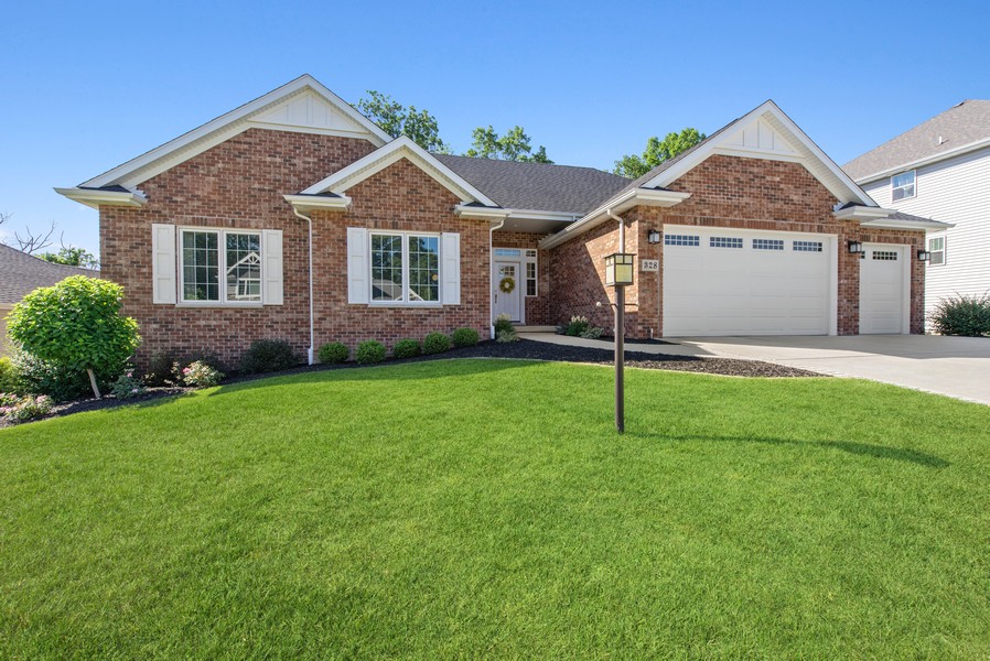 328 W Sedgewood Dr, Valparaiso, IN, 46385 Virtual Tour McColly Real