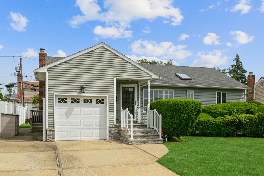 2137 Central Dr, East Meadow, NY, 11554 Virtual Tour Signature Premier Properties Wantagh