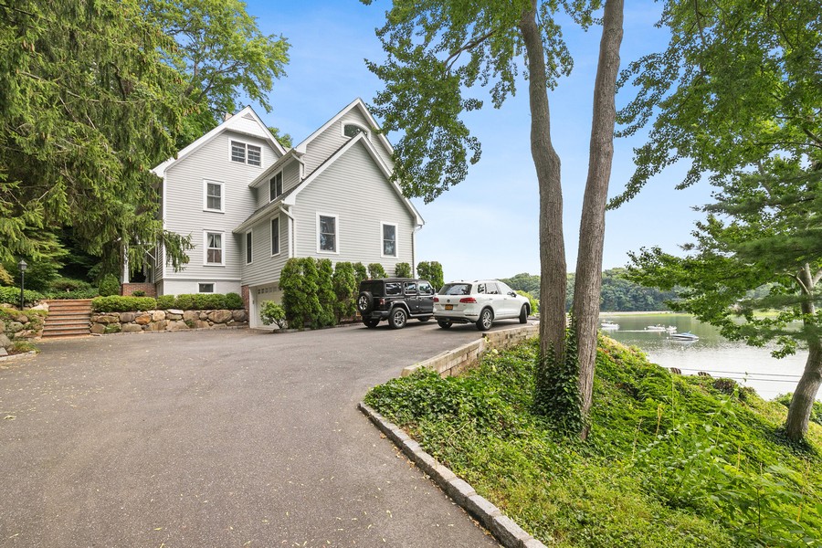 203 Coolidge Drive, Centerport, NY, 11721 Virtual Tour Signature
