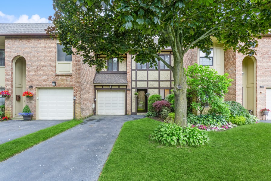 144 Southgate Circle, Massapequa Park, NY, 11758 Virtual Tour