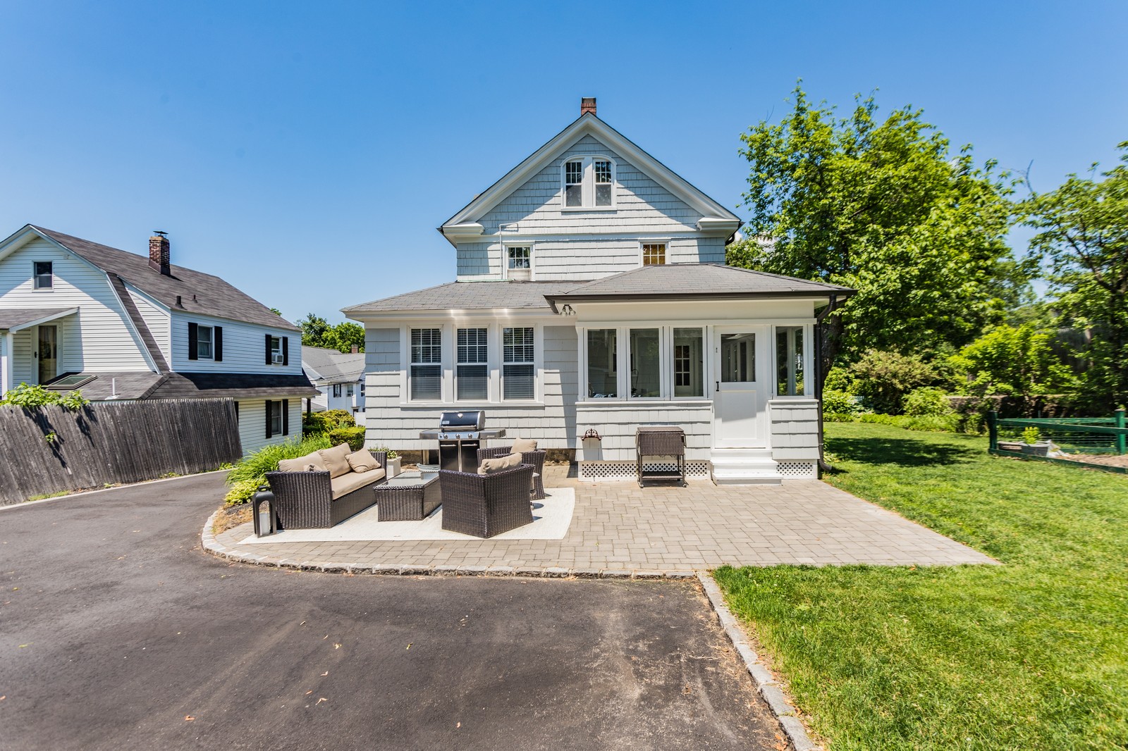 26 Oakland Street, Huntington, NY, 11743 Virtual Tour Signature