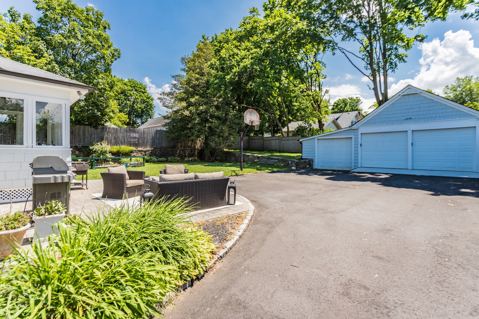 26 Oakland Street, Huntington, NY, 11743 Virtual Tour Signature