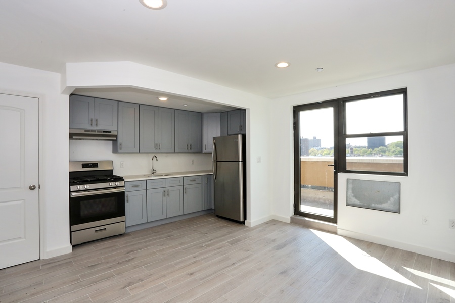 979 Summit Ave, Penthouse 7K, Bronx, NY, 10452 Virtual Tour Keller
