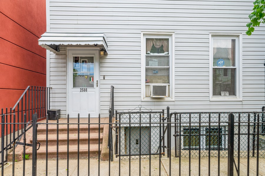 2508 Belmont Avenue, Bronx, NY, 10458 Virtual Tour