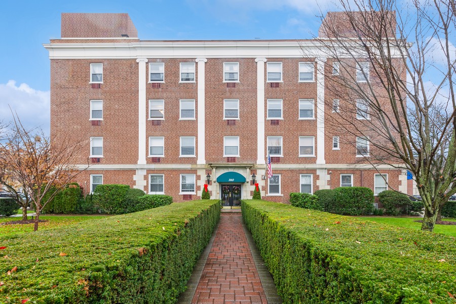 360 Stewart Avenue, Unit 3D, Garden City, NY, 11530 Virtual Tour
